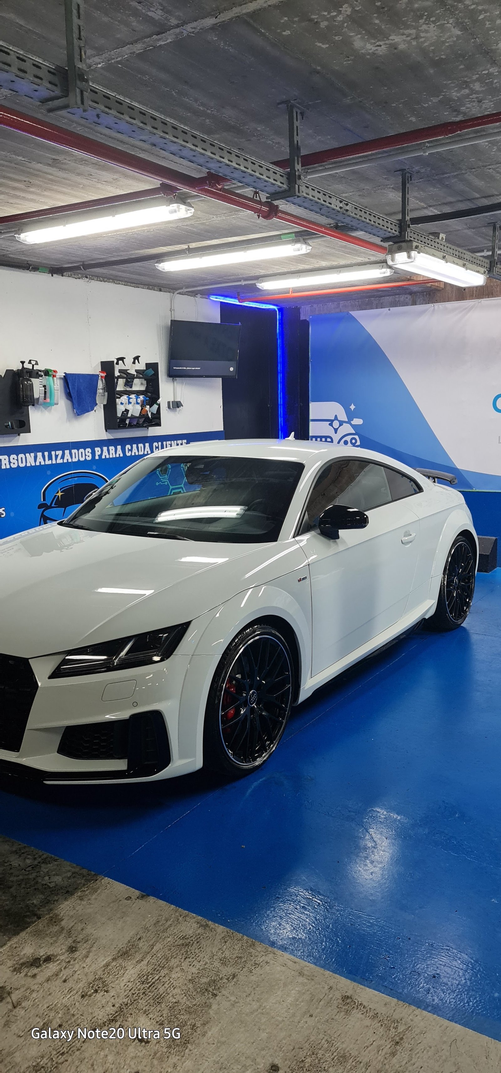 Audi TT blanco detallado